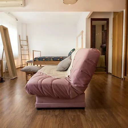 Apartment Wood's Friends Place