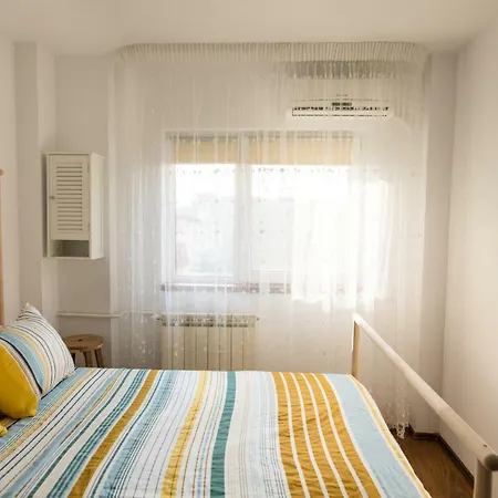 Wood's Friends Place Apartment