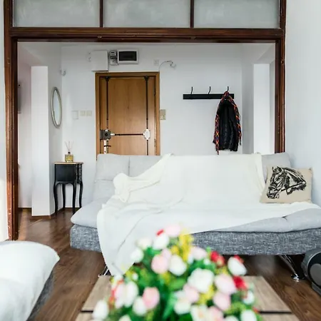 Wood's Friends Place Apartment Bucharest